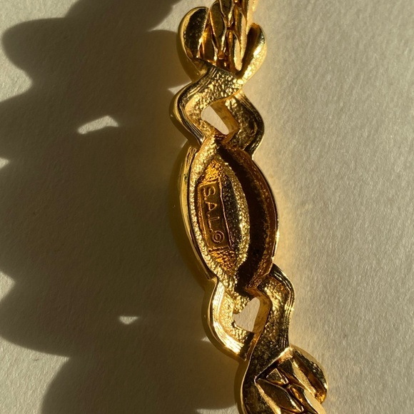 Vintage gold tone SWAROVSKI emerald green color crystal statement necklace - Picture 7 of 10